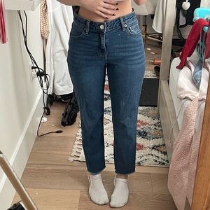 WILDFABLE TARGET MEDIUM WASH SIZE 4 STRAIGHT LEG JEANS MOM JEANS